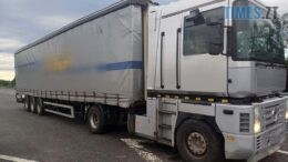 У Курненській громаді правоохоронці затримали вантажівку з краденим лісом