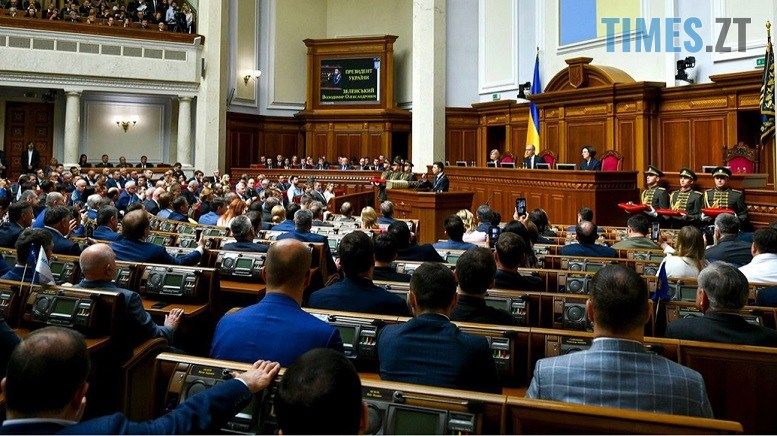 Українські нардепи хочуть підвищити зарплати своїм помічникам