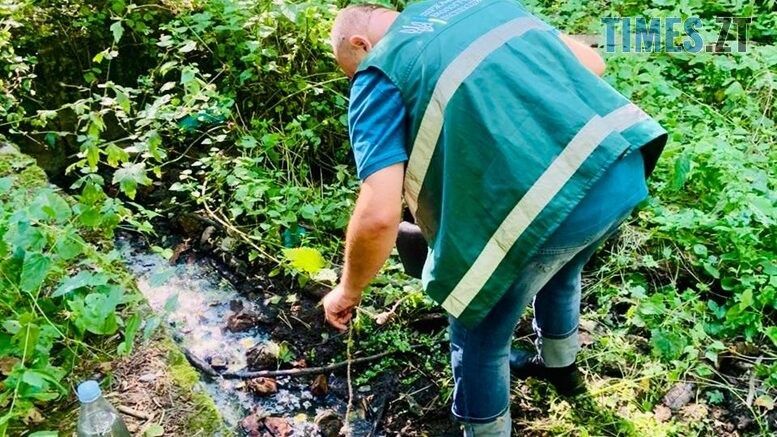 На околиці Житомира екологи перевіряють факт забруднення річки Тетерів нечистотами