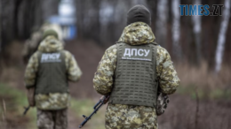 На Закарпатті група чоловіків напала на прикордонника, відібрала зброю і намагалась втекти у Румунію