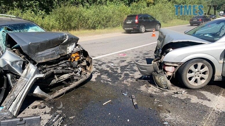 Смертельна ДТП під Житомиром: двоє людей загинуло, ще двоє - у лікарнях