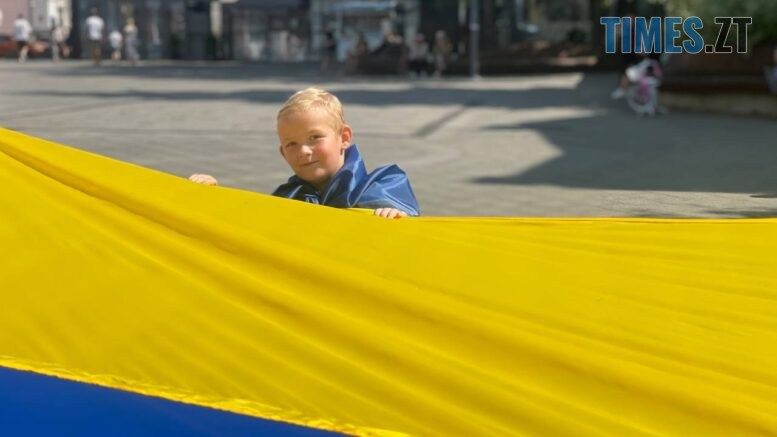 На Михайлівській житомиряни розгорнули 50-метровий прапор