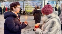 Світлом подолаємо темряву: у Житомирі пластуни передали Вифлиємський вогонь миру рідним загиблих захисників