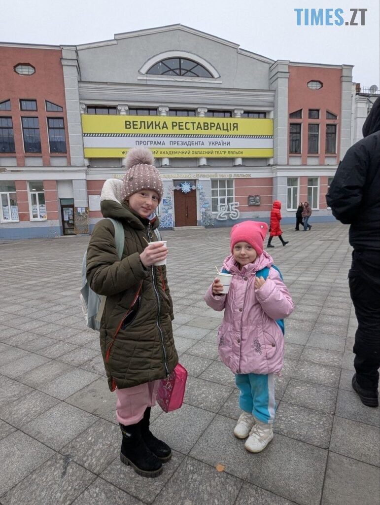 На Михайлівській патрульні поліцейські разом зі Святим Миколаєм вітали житомирян (ФОТО)