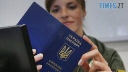 Українці отримають свої паспорти всюди за кордоном, де вони «застрягли»