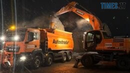 Через негоду на дорогах Житомирщини усю ніч працювала спецтехніка