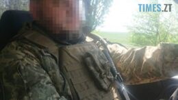 ДБР викрило екскомбрига ТРО, який організував фіктивну участь своєї дружини у бойових діях та призначив їй відповідні виплати