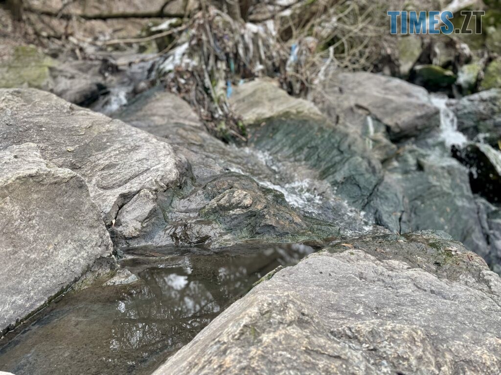 Берега Кам’янки у Житомирі: водоспад Коденка місцеві перетворили на смітник (ФОТО)