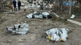 російські терористи вдарили балістикою по центру міста Ізюм: 5 людей загинуло, ще 38 - поранено