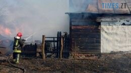 Через загоряння сухостою у Житомирському районі згоріла господарська будівля та мало не згорів приватний будинок