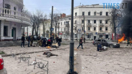 У Вербну неділю російські терористи завдали удару балістикою по центру міста Суми: удар прийшовся по тролейбусу з людьми