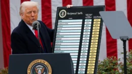 Дональд Трамп підписав указ про взаємне мито «по всьому світу»