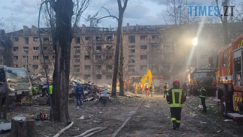 росія наочно продемонструвала своє прагнення миру, вдаривши ракетами та безпілотниками по житловим будинкам Києва та Харкова