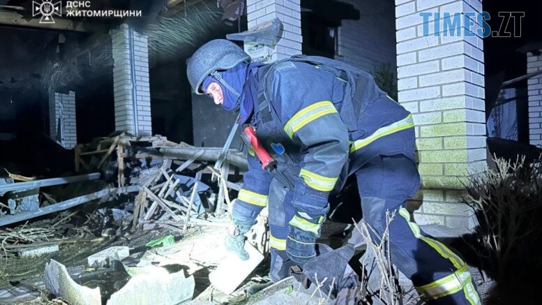 Внаслідок нічної атаки російських терористів на Житомирщині постраждало троє людей