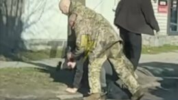 У Житомирському обласному ТЦК пояснили причину застосування сили до чоловіка в центрі міста