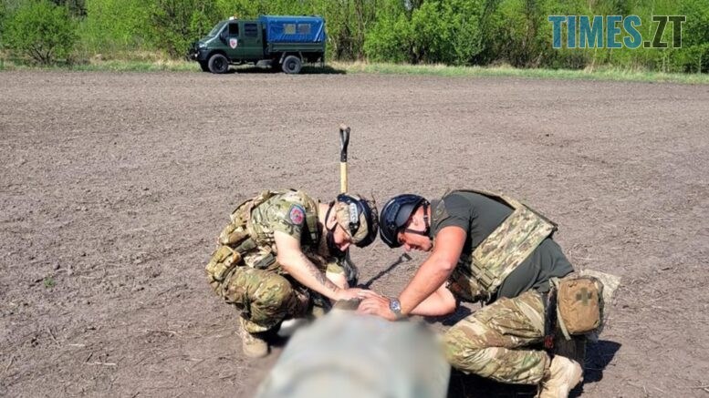 Вибухотехніки поліції Житомирщини ліквідували нерозірвані бойові частини ворожих ракет