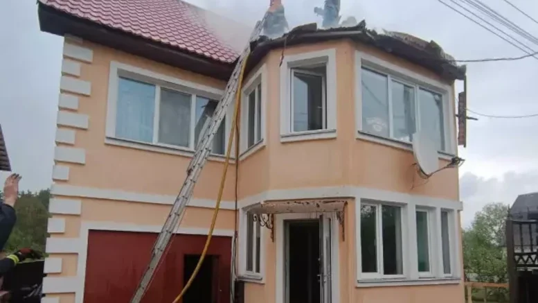 У Житомирському районі вогнеборці врятували від пожежі приватний будинок