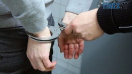 У Бердичеві правоохоронці оголосили про підозру чоловіку, який пограбував містянина в під'їзді його будинку