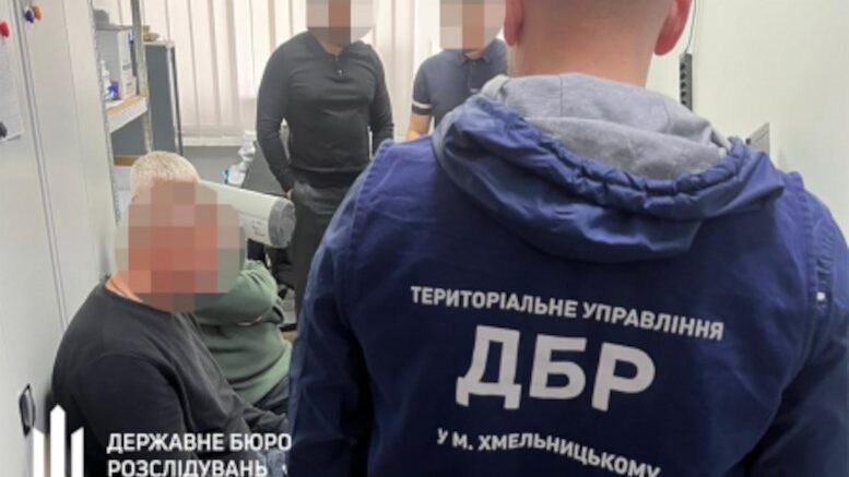 На Житомирщині замочільника колонії викрили на виплаті зарплат відсутнім на роботі співробітникам