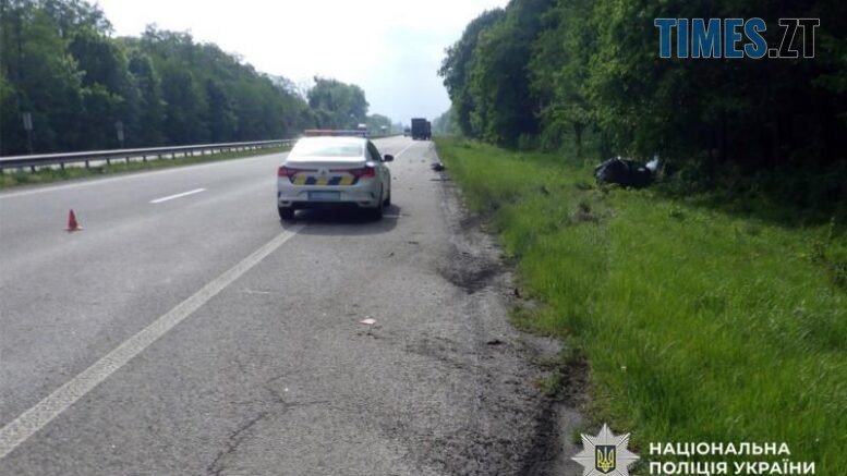Смертельна ДТП на Звягельщині: автопоїзд зніс легковик, припаркований на узбіччі