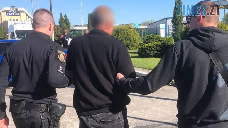 В Україну екстрадували мешканця Житомирщини, підозрюваного у торгівлі людьми та шахрайстві