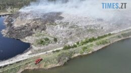 Житомирські рятувальники третю добу поспіль ведуть боротьбу з вогнем на місцевому сміттєзвалищі