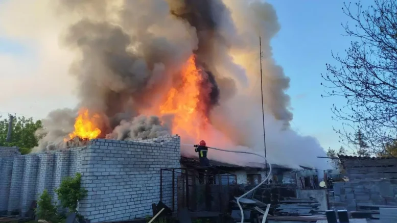 На Житомирщині у будівлі каменеобробного цеху сталася масштабна пожежа