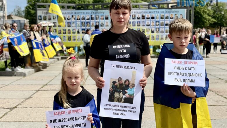"Боюся забути голос тата": акція "Діти чекають" на підтримку полонених захисників