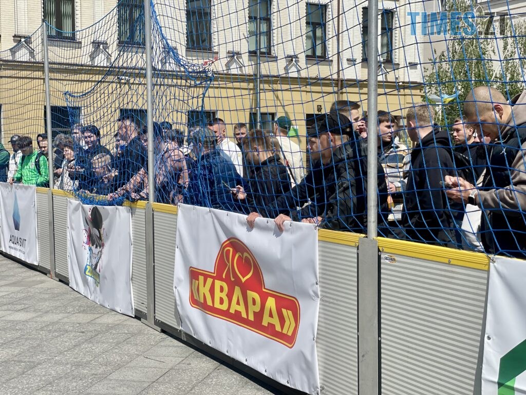 Збирають на FPV-дрони для ЗСУ: благодійний турнір “3×3” влаштували в центрі Житомира (ФОТО)