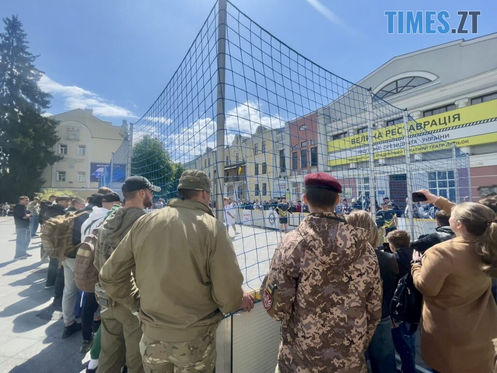 Збирають на FPV-дрони для ЗСУ: благодійний турнір “3×3” влаштували в центрі Житомира (ФОТО)