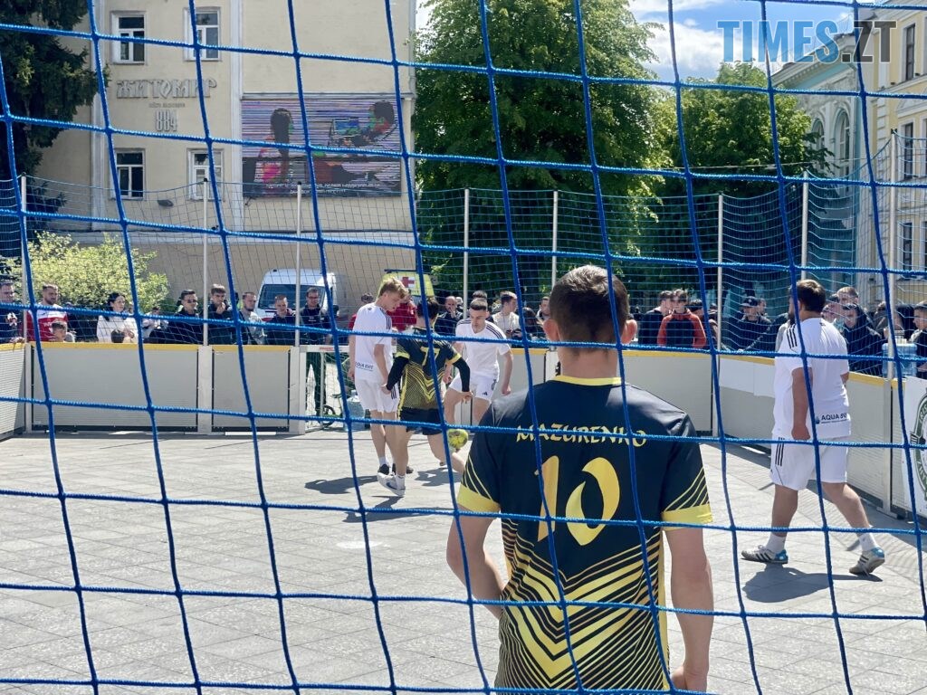 Збирають на FPV-дрони для ЗСУ: благодійний турнір “3×3” влаштували в центрі Житомира (ФОТО)
