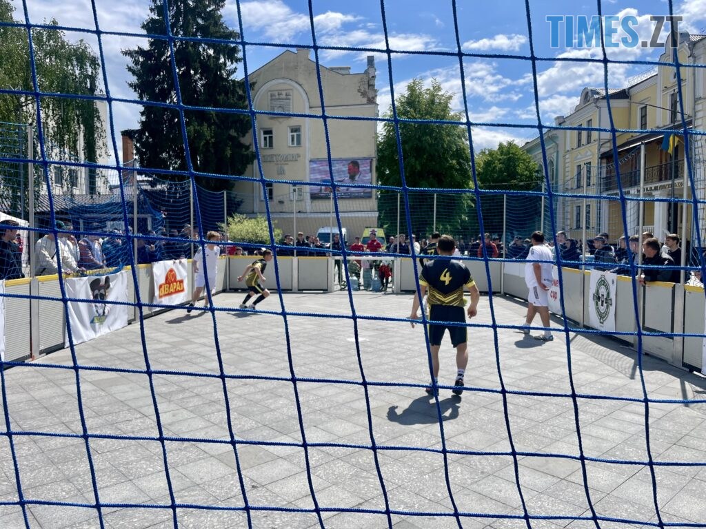 Збирають на FPV-дрони для ЗСУ: благодійний турнір “3×3” влаштували в центрі Житомира (ФОТО)