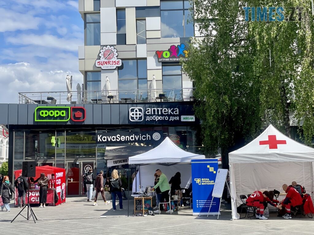 Збирають на FPV-дрони для ЗСУ: благодійний турнір “3×3” влаштували в центрі Житомира (ФОТО)
