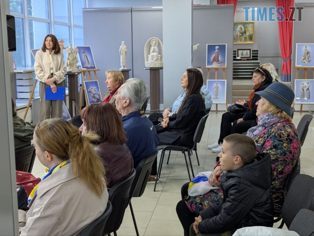 В Житомирі відкрилася виставка безвимірних світів Леоніда Білого (ФОТО)