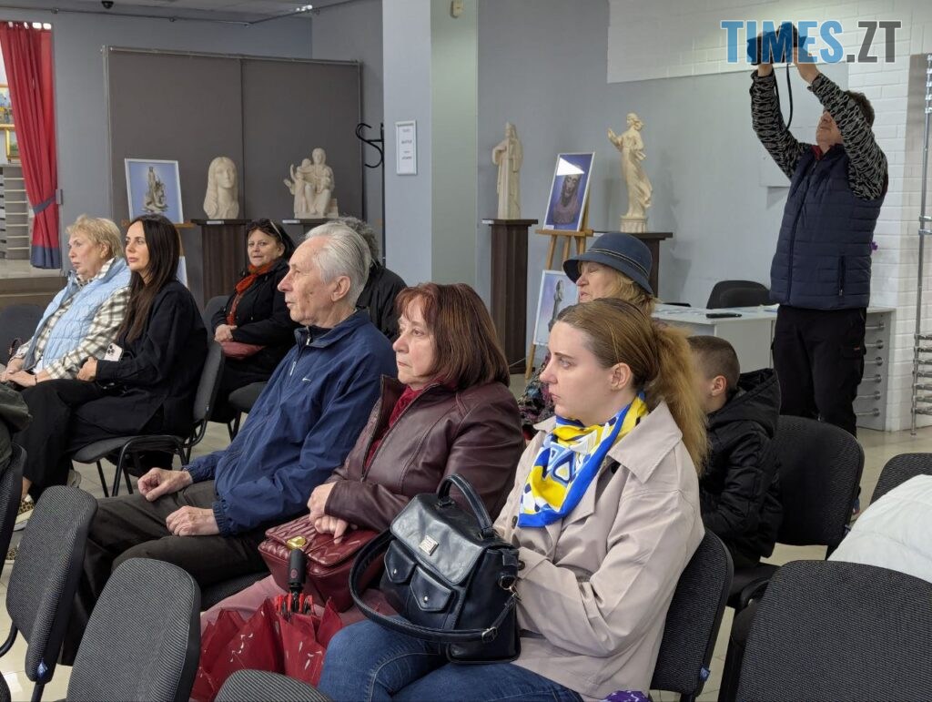 В Житомирі відкрилася виставка безвимірних світів Леоніда Білого (ФОТО)