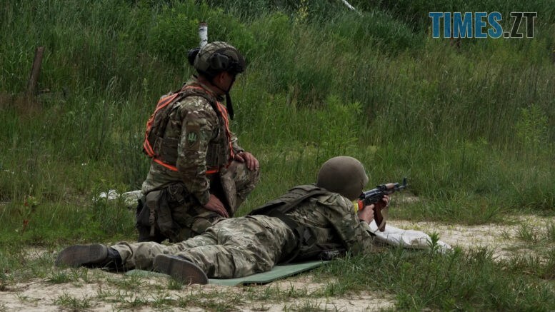 «Хотів постріляти у Яновича – але заборонили»: блогери та цивільні на інтенсиві від 46-ї бригади ДШВ