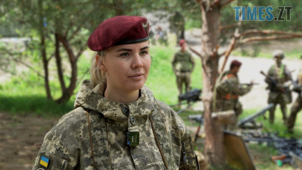 «Хотів постріляти у Яновича – але заборонили»: блогери та цивільні на інтенсиві від 46-ї бригади ДШВ (ВІДЕО)