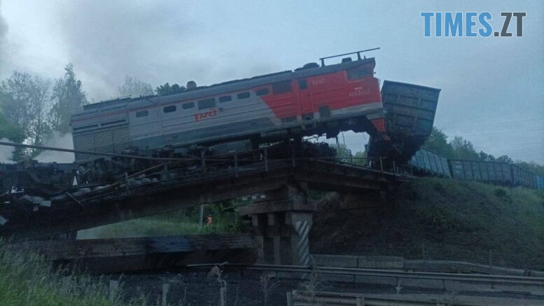 На росії обвалилися два аварійні мости: російські ЗМІ звинувачують Україну в їх підриві
