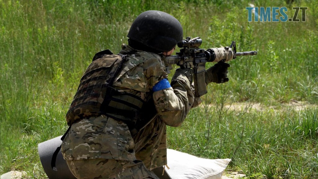 «Хотів постріляти у Яновича – але заборонили»: блогери та цивільні на інтенсиві від 46-ї бригади ДШВ (ВІДЕО)