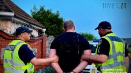 У Звягелі підозрюваний у розбої напав на правоохоронця: зловмиснику загрожує до 15 років ув'язнення