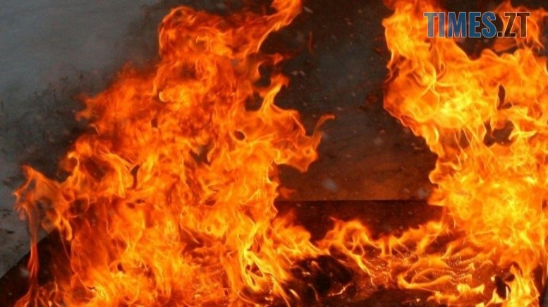 На Житомирщині намагаючись загасити пожежу, постраждала жінка