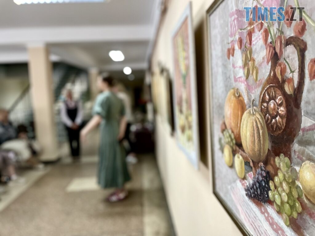 «Дотиком традицій»: у Житомирі триває художня виставка Алли Черніченко та Тетяни Коломієць (ФОТО)