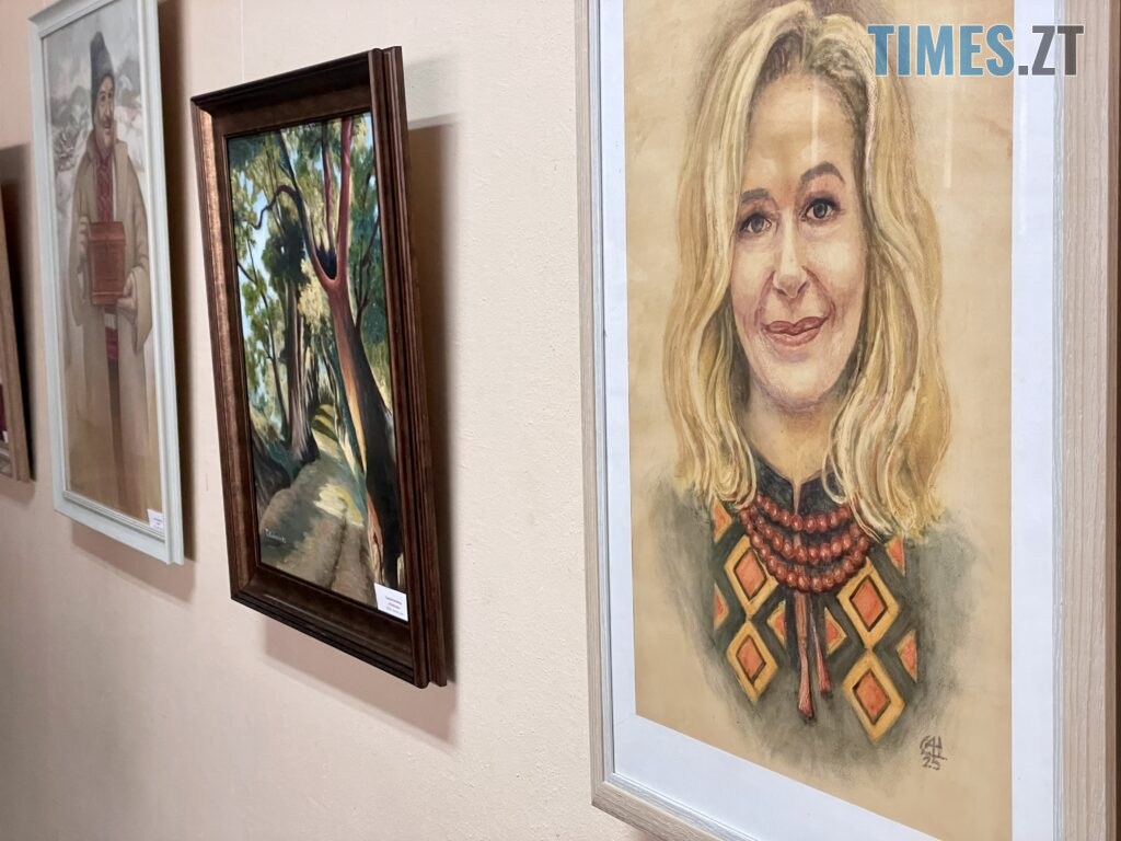 «Дотиком традицій»: у Житомирі триває художня виставка Алли Черніченко та Тетяни Коломієць (ФОТО)