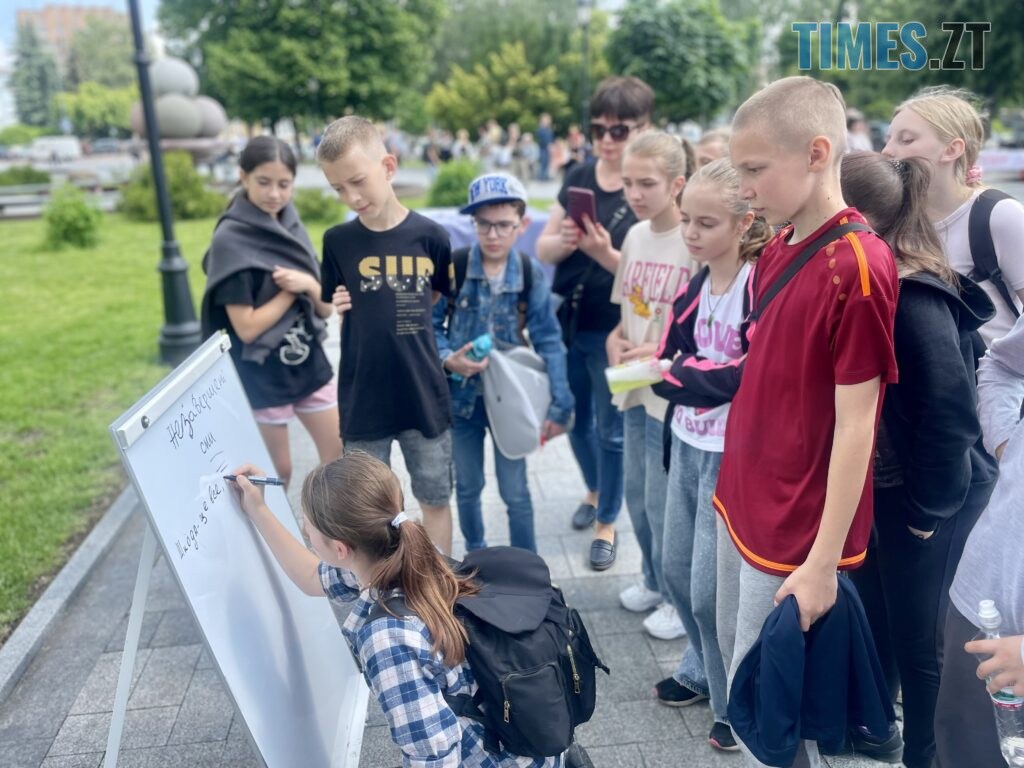 “Тиша, що говорить”: у Житомирі вшанували пам’ять дітей, які загинули від рук окупантів (ФОТО)