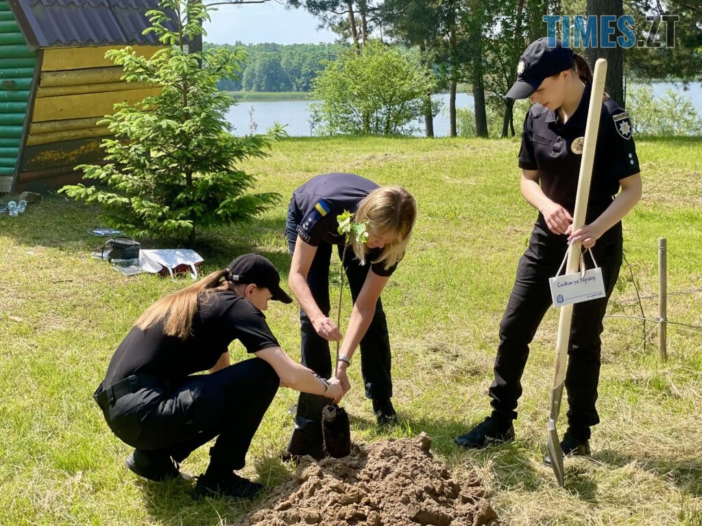 Словом за Україну: в Гідропарку з’явилася “Алея журналістів Житомирщини” (ФОТО)