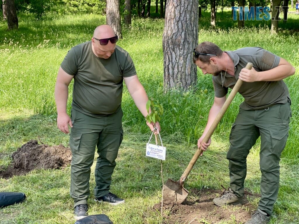 Словом за Україну: в Гідропарку з’явилася “Алея журналістів Житомирщини” (ФОТО)