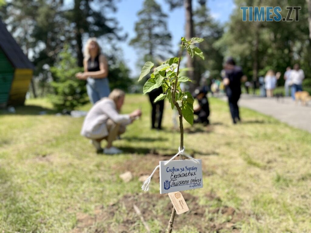 Словом за Україну: в Гідропарку з’явилася “Алея журналістів Житомирщини” (ФОТО)