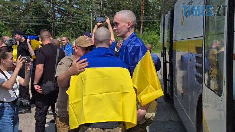 З російського полону в Україну повернулася перша група військовослужбовців до 25 років