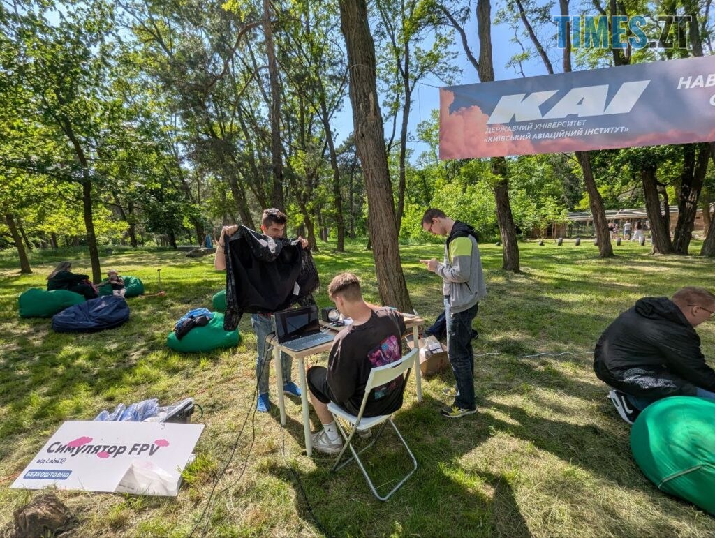 Авіація в дії: у Житомирі презентували профорієнтаційний проєкт із симуляторами польотів і дронами (ФОТО)