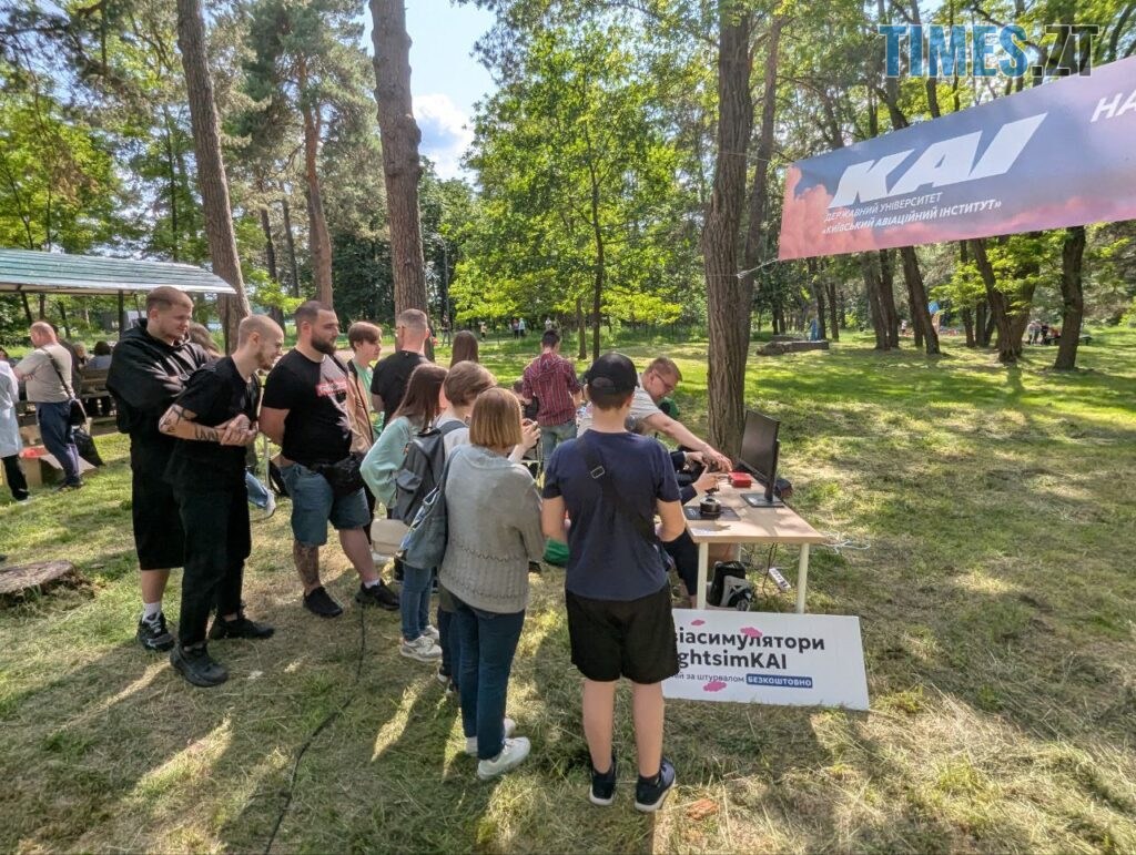 Авіація в дії: у Житомирі презентували профорієнтаційний проєкт із симуляторами польотів і дронами (ФОТО)